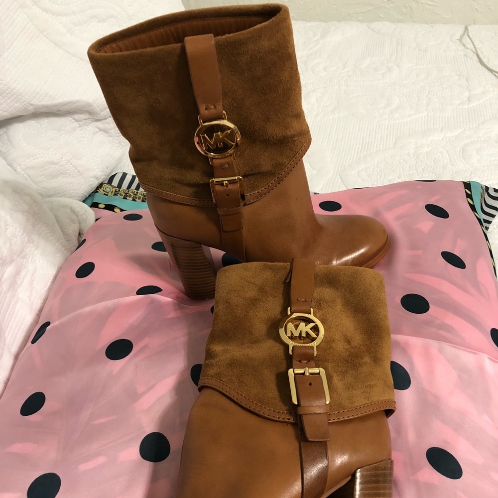Michael Kors Fulton Bootie Boots color Camel